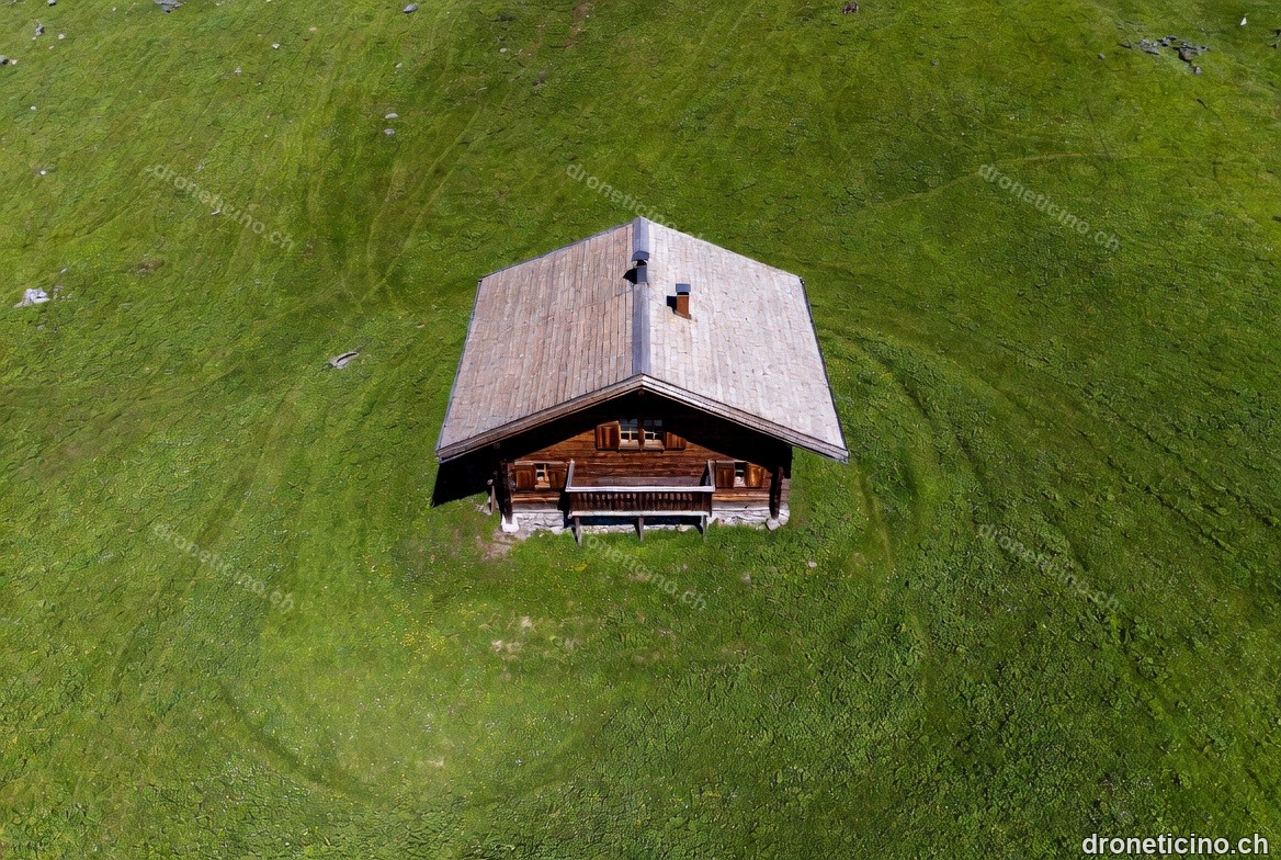 Fotografia aerea di un'abitazione in Ticino